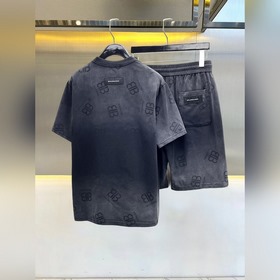 Balenciaga представляет новую летнюю к