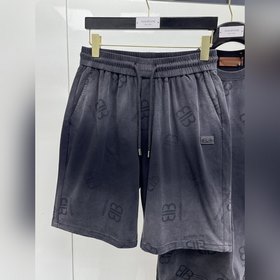 Balenciaga представляет новую летнюю к