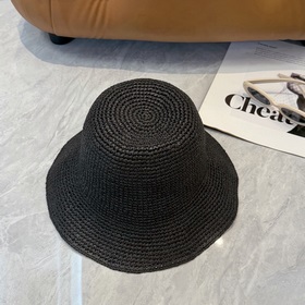 Новая соломенная шляпа от CELINE из ра