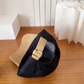 CELINE — новая бейсболка в стиле ретро