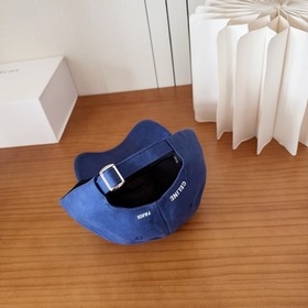 CELINE — новая бейсболка. Возьмите её 
