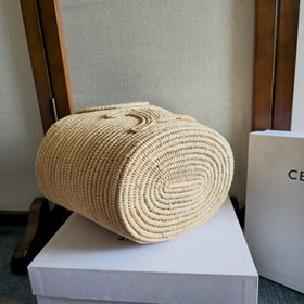 Серия плетеных сумок CELINE из рафии.
