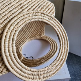 Серия плетеных сумок CELINE из рафии. 