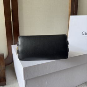 Новинка от CELIN： ретро-сумочка «TRIOM