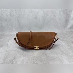 Сумка Halfmoon Soft Triomphe в форме п