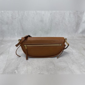 Сумка Halfmoon Soft Triomphe в форме п