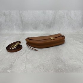 Сумка Halfmoon Soft Triomphe в форме п