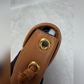 Сумка Halfmoon Soft Triomphe в форме п
