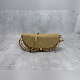 Сумка Halfmoon Soft Triomphe в форме п