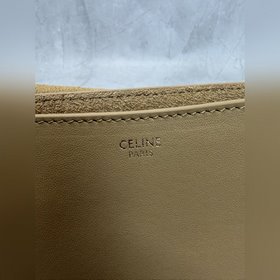 Сумка Halfmoon Soft Triomphe в форме п