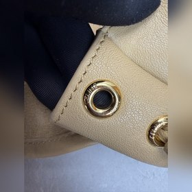 Сумка Halfmoon Soft Triomphe в форме п