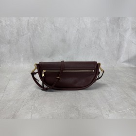 Сумка Halfmoon Soft Triomphe в форме п