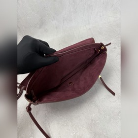 Сумка Halfmoon Soft Triomphe в форме п