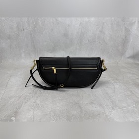 Сумка Halfmoon Soft Triomphe в форме п