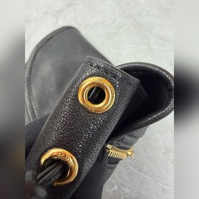 Сумка Halfmoon Soft Triomphe в форме п