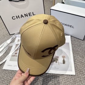 CHANEL — новая бейсболка с лаконичной 