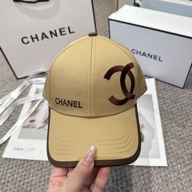CHANEL — новая бейсболка с лаконичной 