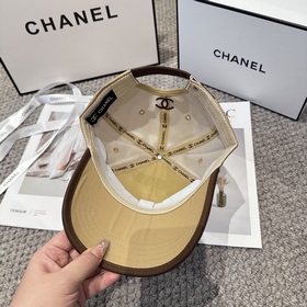 CHANEL — новая бейсболка с лаконичной 
