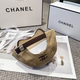 CHANEL — новая бейсболка с лаконичной 