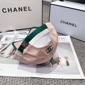 CHANEL — новая бейсболка с лаконичной 