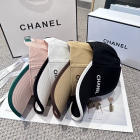 CHANEL — новая бейсболка с лаконичной 