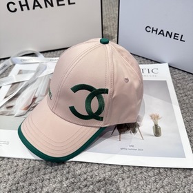 CHANEL — новая бейсболка с лаконичной 