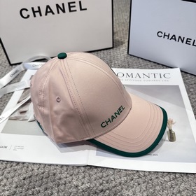 CHANEL — новая бейсболка с лаконичной 