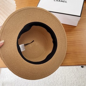 Новая плоская соломенная шляпа CHANEL