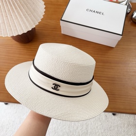 Новая плоская соломенная шляпа CHANEL