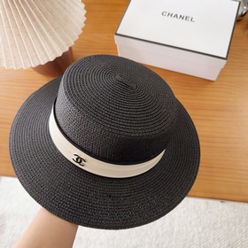 Новая плоская соломенная шляпа CHANEL
