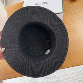 Новая плоская соломенная шляпа CHANEL