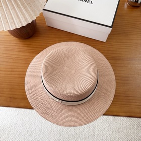 Новая плоская соломенная шляпа CHANEL