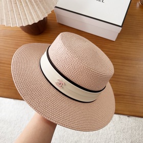 Новая плоская соломенная шляпа CHANEL