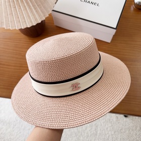 Новая плоская соломенная шляпа CHANEL