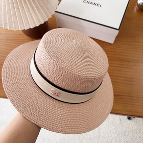 Новая плоская соломенная шляпа CHANEL