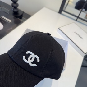 Новая бейсболка от Chanel — эксклюзивн