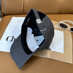 [CHANEL] Новая бейсболка с лаконичной 