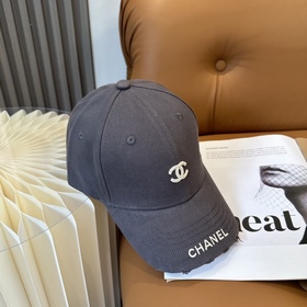 [CHANEL] Новая бейсболка с лаконичной 