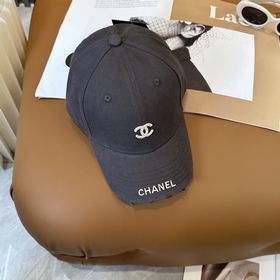 [CHANEL] Новая бейсболка с лаконичной 