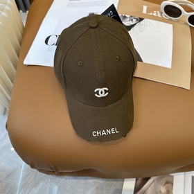 [CHANEL] Новая бейсболка с лаконичной 