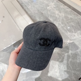 Новая бейсболка от Chanel CHANEL： клас