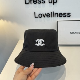 Рыбацкая кепка CHANEL — классическая л