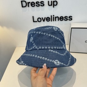 Рыбацкая кепка CHANEL — классическая л