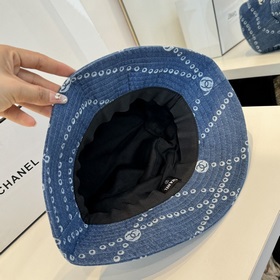 Рыбацкая кепка CHANEL — классическая л