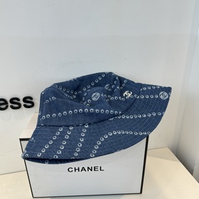 Рыбацкая кепка CHANEL — классическая л