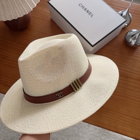 Новая плоская соломенная шляпа CHANEL