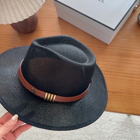 Новая плоская соломенная шляпа CHANEL