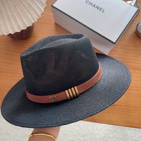 Новая плоская соломенная шляпа CHANEL