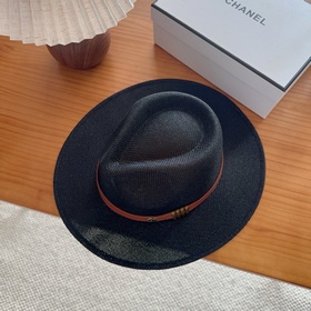 Новая плоская соломенная шляпа CHANEL