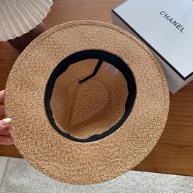 Новая плоская соломенная шляпа CHANEL